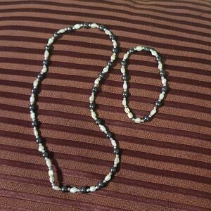 Black And Pearl Colored Necklace And Bracelet Set